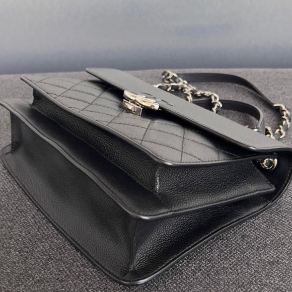 Large Chanel CC Box Flap Black Grained Calfskin Quilted Leather Bag - Picture 6 of 6